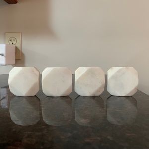 Set of 4 drawer knobs